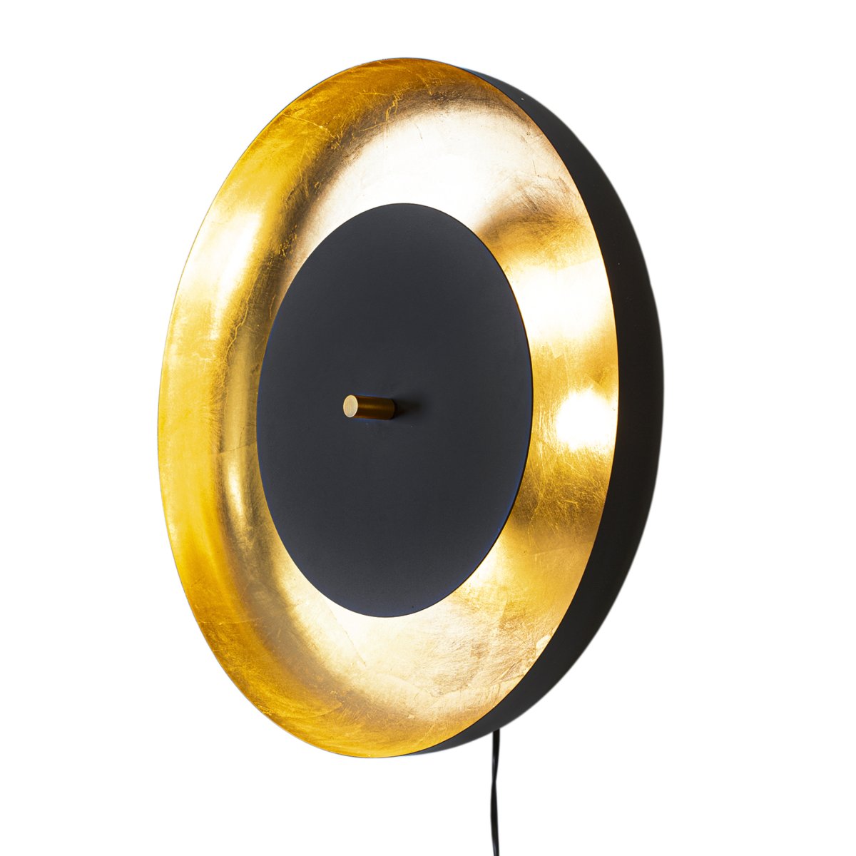 Shelby Ø50 Mat sort væglampe Fra By Rydéns - Shelby væglampen kombinerer smidigt form og funktion og tilbyder både praktisk belysning og en iøjnefaldende kunstnerisk detalje, der virkelig liver dit opholdsrum op.