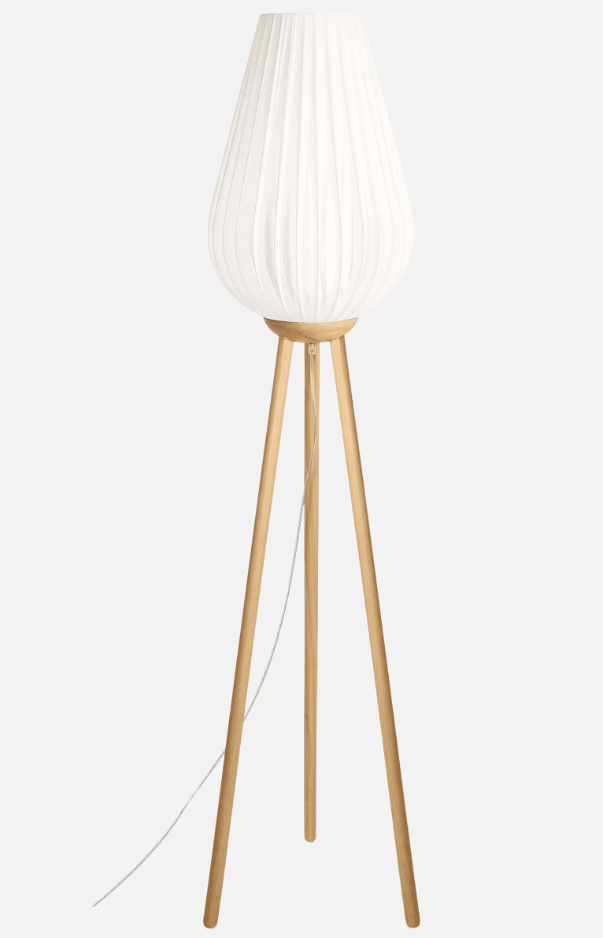Swea Natur gulvlampe Fra Globen Lighting - Gulvlampe lavet af olieret drejet ask.