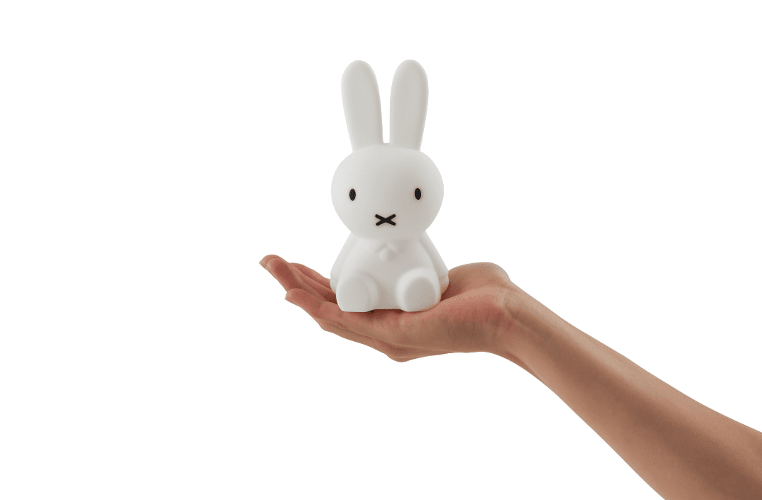 Bundle of Light - Miffy Mini Hvid børnelampe Fra Mr Maria - Tilf&oslash;j noget lys og gl&aelig;de til din dag og dit hjem med denne charmerende Miffy-lampe.