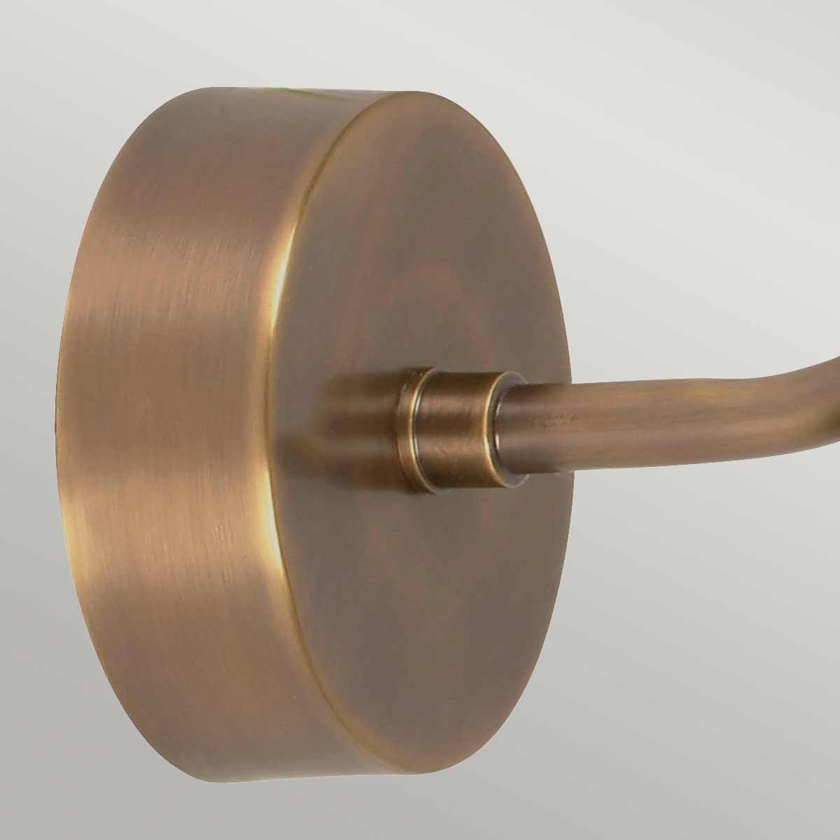 Somerton Antik messing udendørslampe Fra Elstead Lighting - Denne klassiske lanterne er håndlavet i massiv messing og lakeret for at give ekstra holdbarhed.