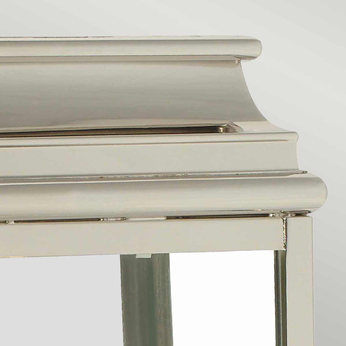 St Martins 30cm Nikkel udendørslampe Fra Elstead Lighting - Den er lavet af massiv messing og klart glas og tilbyder en robust og holdbar konstruktion, der udvikler en smuk patina over tid.