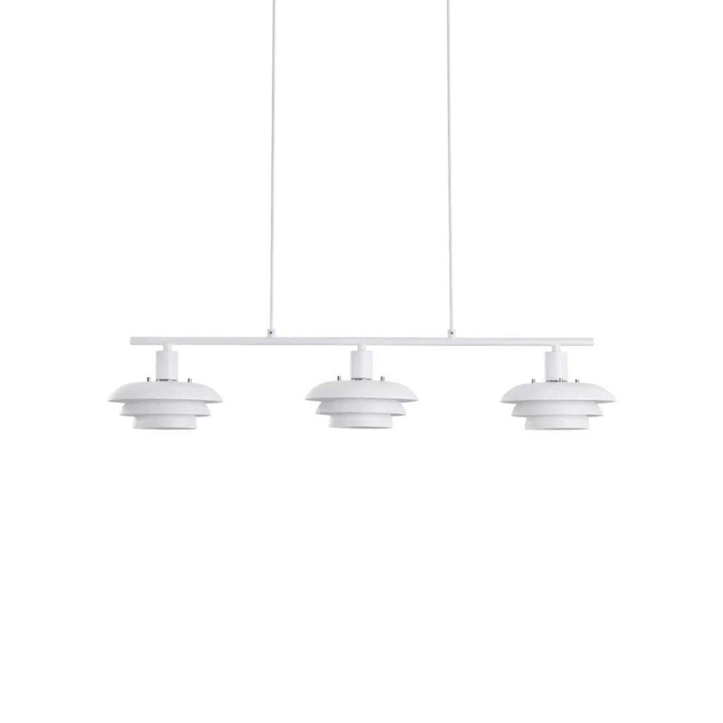 Stealth 86cm Hvid loftslampe Fra Nordic Lighting - Stealth er en stilfuld loftslampe i hvidmetal med tre nedadvendte sk&aelig;rme, der giver et behageligt, rettet lys over for eksempel et spisebord eller k&oslash;kken.