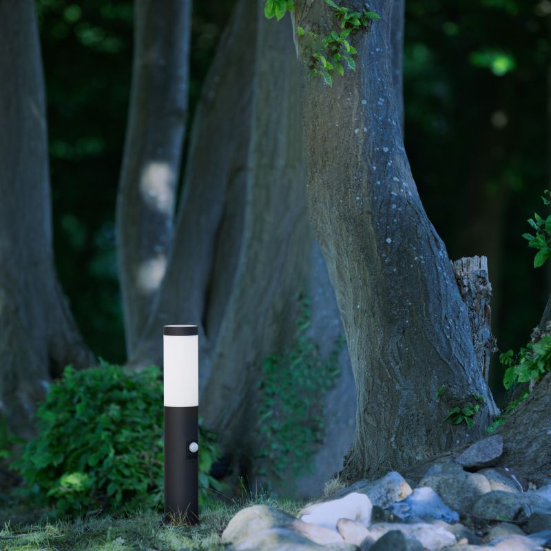 Dody 45cm Sort pullerter Fra Brilliant - Dody er en stilfuld pullert, der er perfekt til indkørsler, gangstier og terrasser.