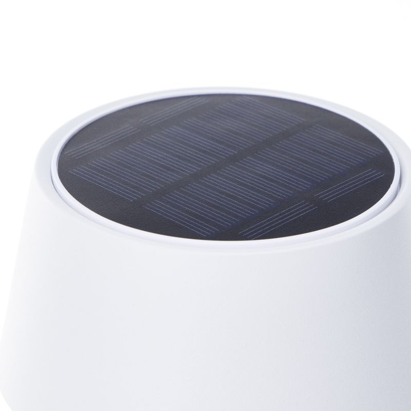Picco 30cm Hvid solcellelampe Fra Brilliant - Picco er en milj&oslash;venlig, fleksibel og stilfuld belysningsl&oslash;sning, der forvandler din terrasse til et sted for afslapning og atmosf&aelig;re.