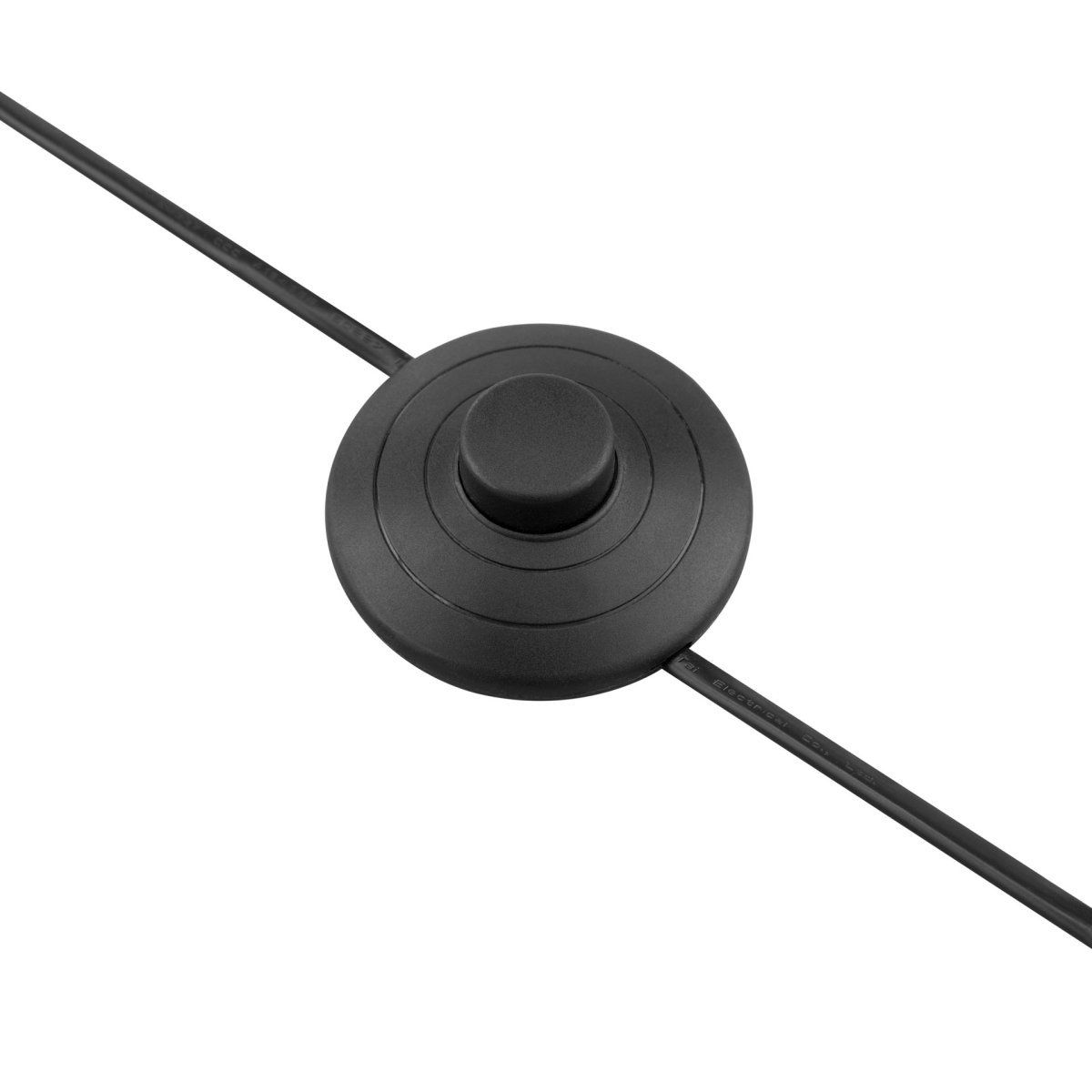 Vessa Sort gulvlampe Fra Brilliant - Vessa er en stilfuld gulvlampe i sort metal med en hvid plastiksk&aelig;rm, der giver lampen et bl&oslash;dt og elegant udtryk.