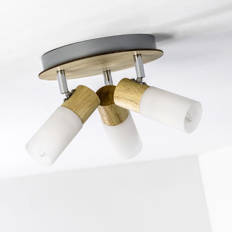 Babsan 3 Træ spotlight Fra Brilliant - Lampen kan monteres både i loftet og på væggen og er altid et stilfuldt indslag.