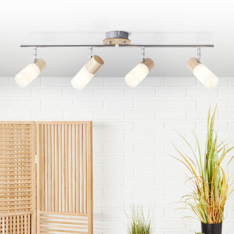 Babsan 4 Træ spotlight Fra Brilliant - Lampen kan monteres både i loftet og på væggen og er altid et stilfuldt indslag.