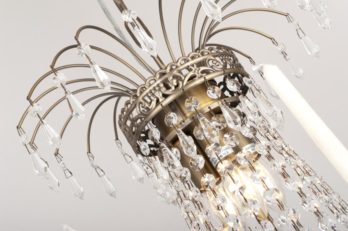 Empire Classic Ø55 Antik messing krystal Fra Norrsken Design - Denne storslåede krystallysekrone med en antik finish tilføjer en tidløs følelse af elegance og charme til ethvert rum.