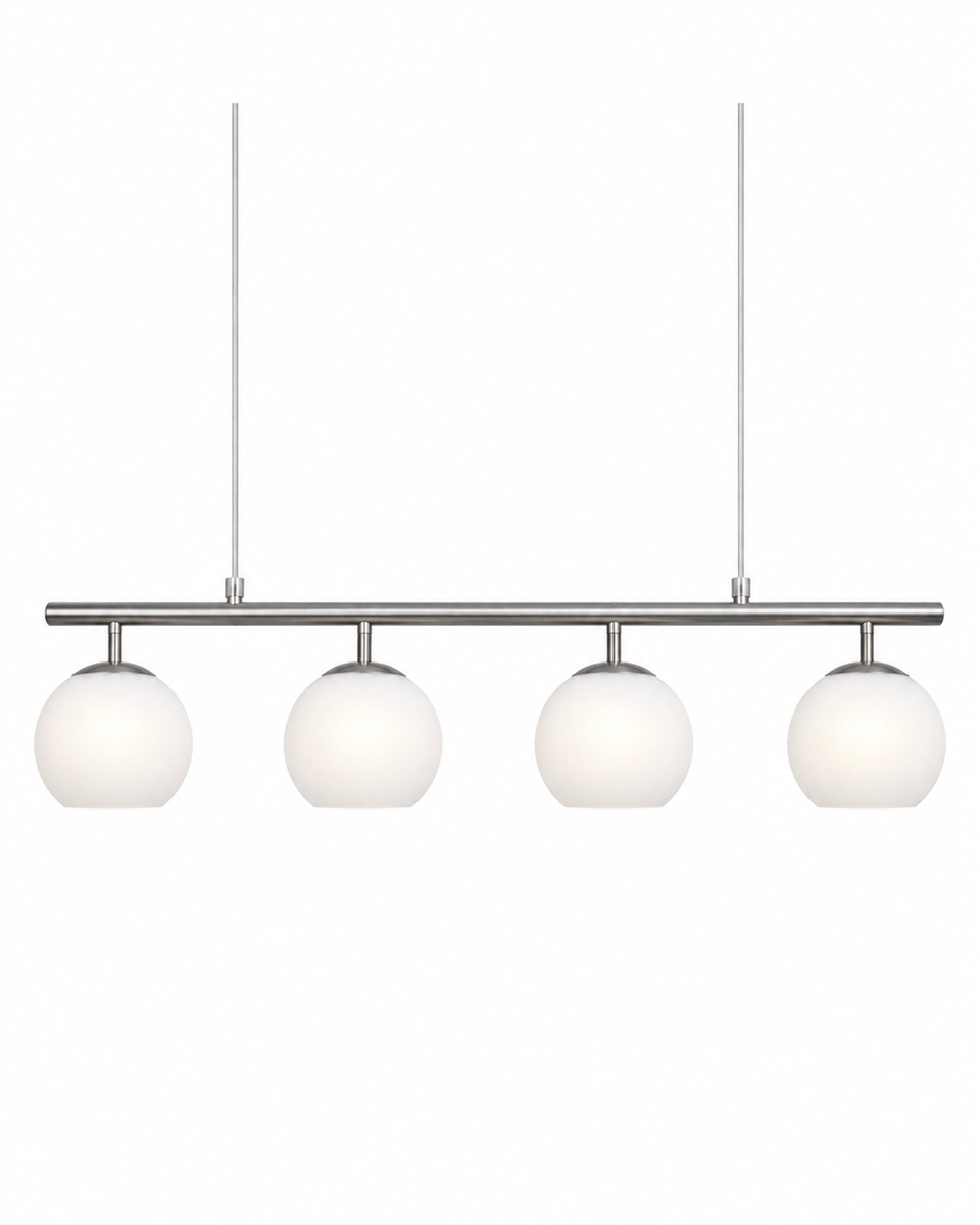 Globi 4 78cm Nikkel loftslampe Fra Nordic Lighting - Metaloph&aelig;nget i en mat nikkelfinish giver et elegant og grafisk udtryk, mens de fire runde opalglaskupler spreder et behageligt og j&aelig;vnt lys i rummet.