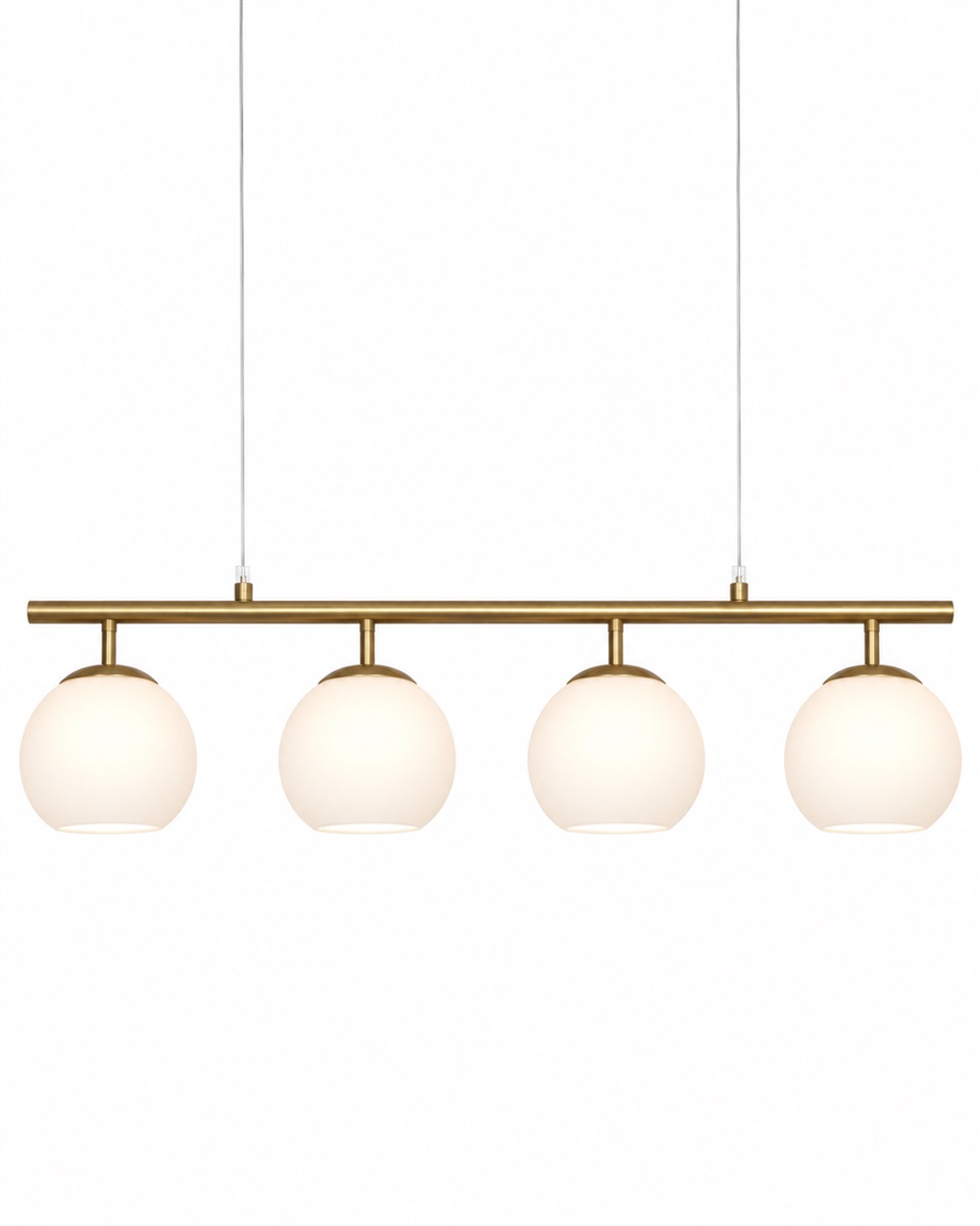 Globi 4 78cm Børstet messing/hvid loftslampe Fra Nordic Lighting - Metalophænget i børstet messingfinish giver et elegant og grafisk udtryk, mens de fire runde opalglaskupler spreder et behageligt og jævnt lys i rummet.
