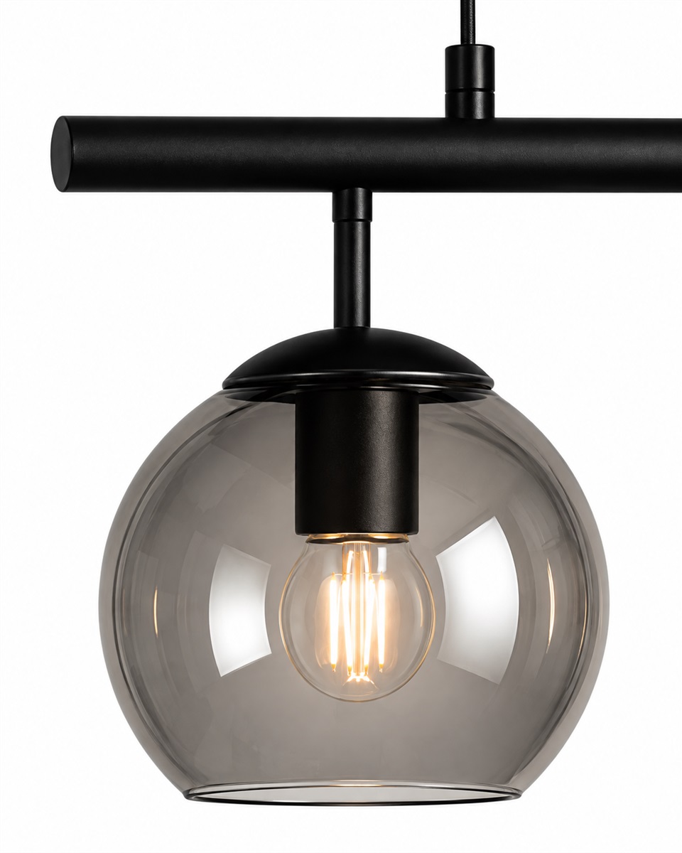 Globi 4 78cm Sort/Røget loftslampe Fra Nordic Lighting - Globi bliver et dekorativt blikfang, der passer lige godt i moderne hjem som i mere klassiske milj&oslash;er.