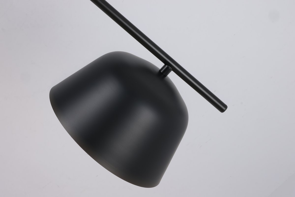Pop 125cm Sort loftslampe Fra Nordic Lighting - Pop er en stilfuld loftslampe i metal med en sort finish, der giver et roligt og moderne indtryk.