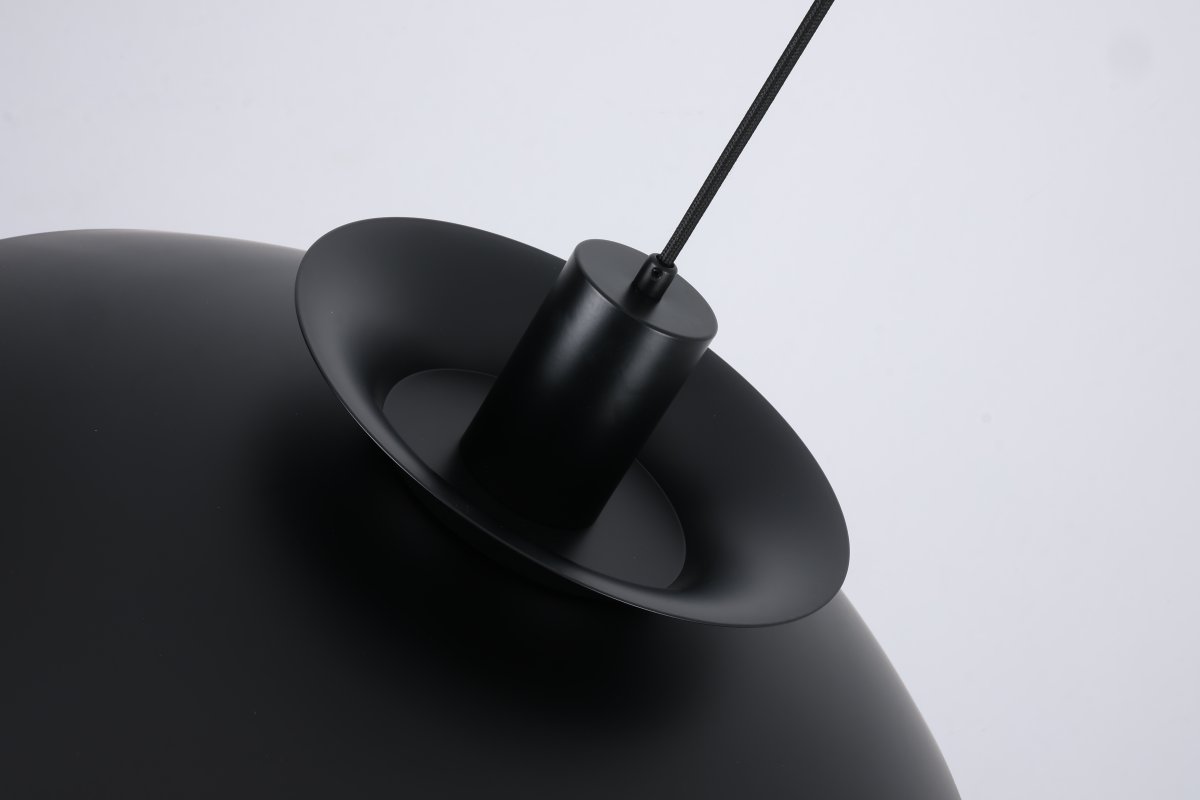 Stealth 2 Ø50 Sort loftslampe Fra Nordic Lighting - Stealth er en klassisk pendellampe med et stilfuldt og tidl&oslash;st design.