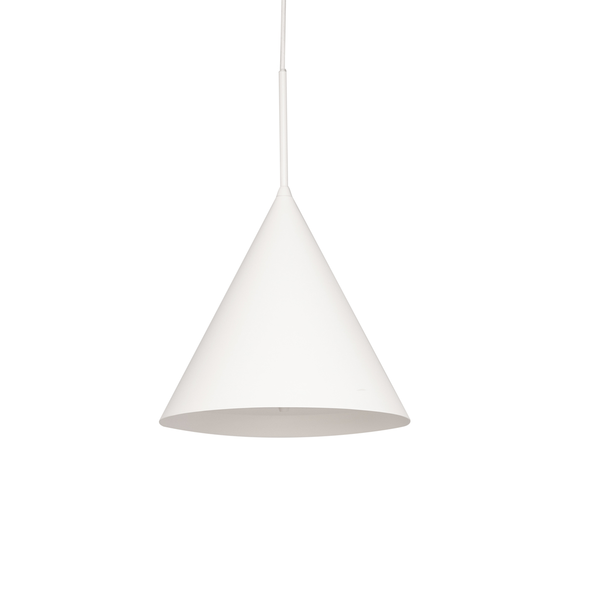 Idre Ø30 Vit loftslampe Fra Armaturhantverk - Nedtill har lampan en akrylsk&auml;rm som bidrar till en j&auml;mn ljusspriding men ocks&aring; till att undvika bl&auml;ndning.