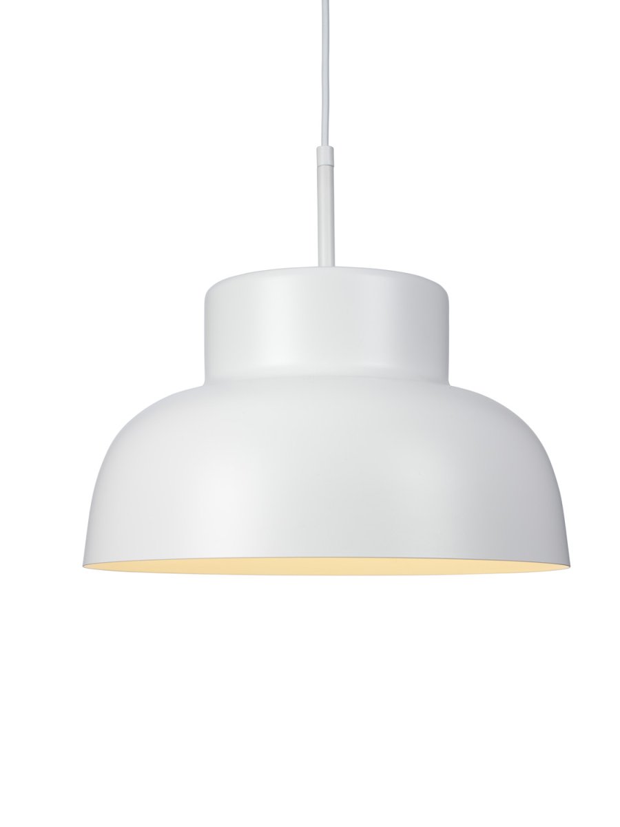 Sensei Ø40 Hvid loftslampe Fra Cottex - Sensei er en stilfuld pendellampe i citrusmetal med en moderne og tidløs form.
