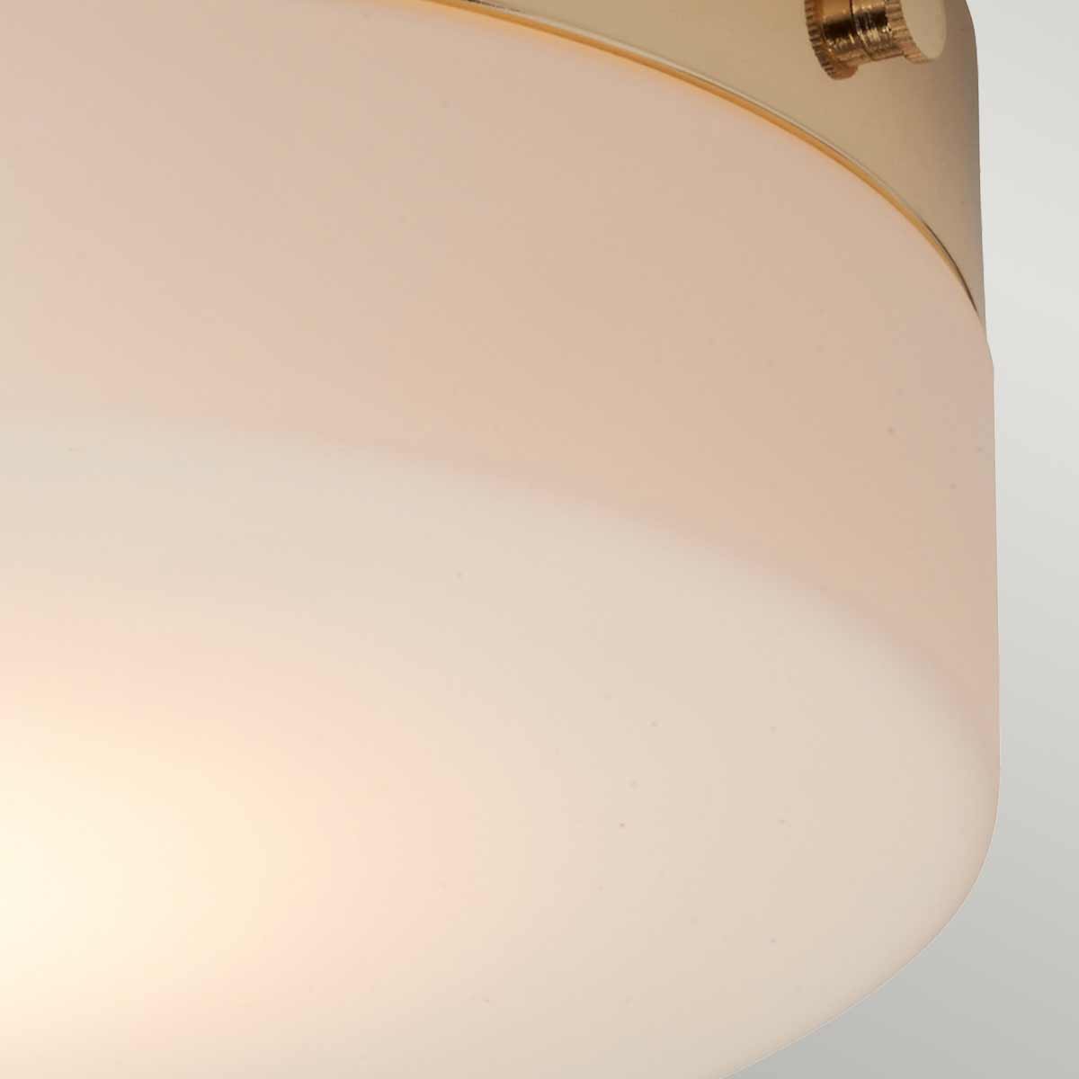 Tamar Ø30 Poleret guld badeværelseslampe Fra Elstead Lighting - Tamar plafond i poleret guld er en stilfuld og funktionel belysningsløsning, perfekt til badeværelser takket være IP44-klassificeringen, men også velegnet til korridorer og rum med lavt til loftet.