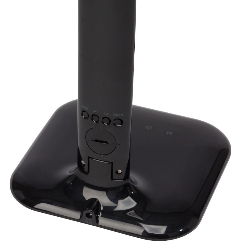 Glenn 55cm Sort skrivebordslampe Fra Brilliant - Det justerbare lampehoved og led gør det nemt at rette lyset derhen, hvor det er nødvendigt, og lampen er udstyret med både en USB-port til opladning og et ur med alarm-, dato- og temperaturvisning.