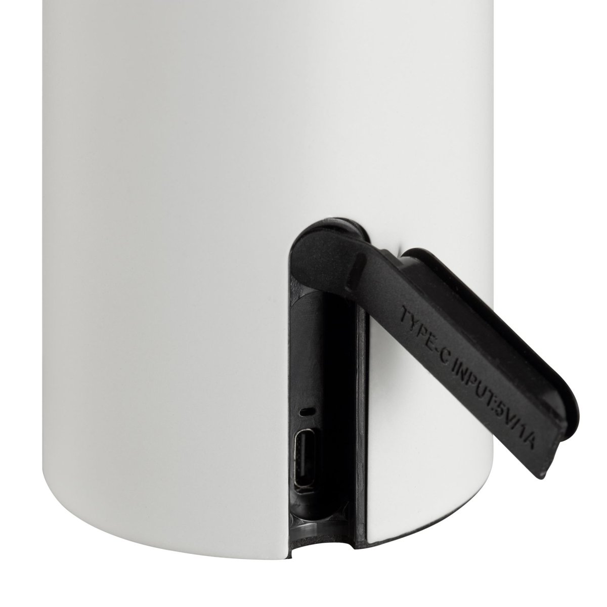 Mattis 20cm Cremet hvid bærbar Fra Brilliant - Mattis er en stilfuld og b&aelig;rbar bordlampe, der kombinerer moderne design med praktisk funktion.