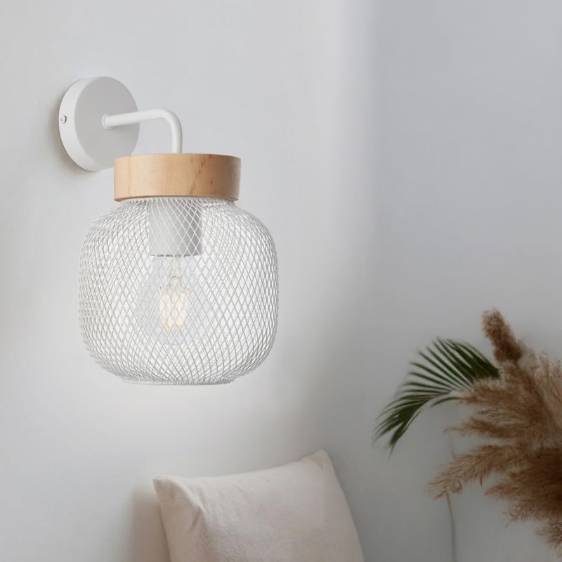 Giada 20cm Hvid væglampe Fra Brilliant - Giada væglampen kombinerer moderne design med naturlige elementer og skaber en varm og hyggelig atmosfære i hjemmet.
