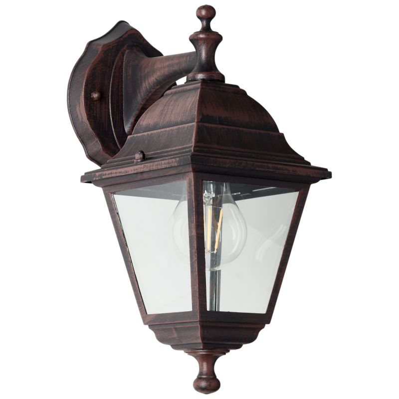 Nissie Rust udendørslampe Fra Brilliant - Det dekorative design får lampen til at falde naturligt i ét med husets facade.