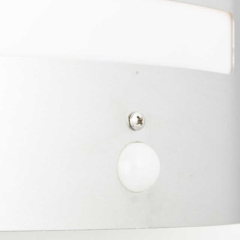 Todd Stål udendørslampe Fra Brilliant - Den har en indbygget bevægelsessensor med justerbar lysvarighed og følsomhed, hvilket giver en fleksibel og pålidelig belysning.