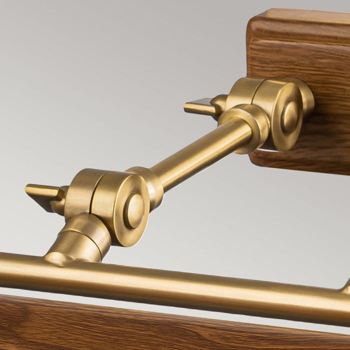 Winchfield 70cm Egetræ Fra Elstead Lighting - Den robuste stålramme med justerbare arme og smukt belagte overflader giver en høj grad af holdbarhed.