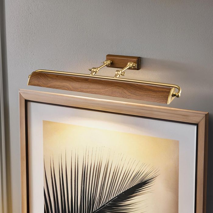 Winchfield 70cm Egetræ Fra Elstead Lighting - Den robuste stålramme med justerbare arme og smukt belagte overflader giver en høj grad af holdbarhed.