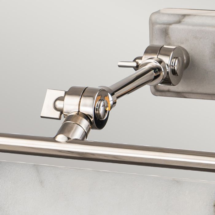 Winchfield 70cm Hvid Fra Elstead Lighting - Den robuste stålramme med justerbare arme og smukt belagte overflader giver en høj grad af holdbarhed.