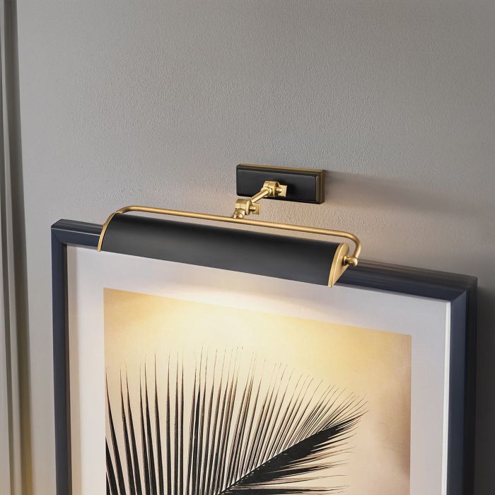 Winchfield 45cm Sort Fra Elstead Lighting - Den robuste stålramme med justerbare arme og smukt belagte overflader giver en høj grad af holdbarhed.