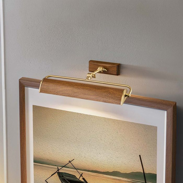 Winchfield 45cm Egetræ Fra Elstead Lighting - Den robuste stålramme med justerbare arme og smukt belagte overflader giver en høj grad af holdbarhed.