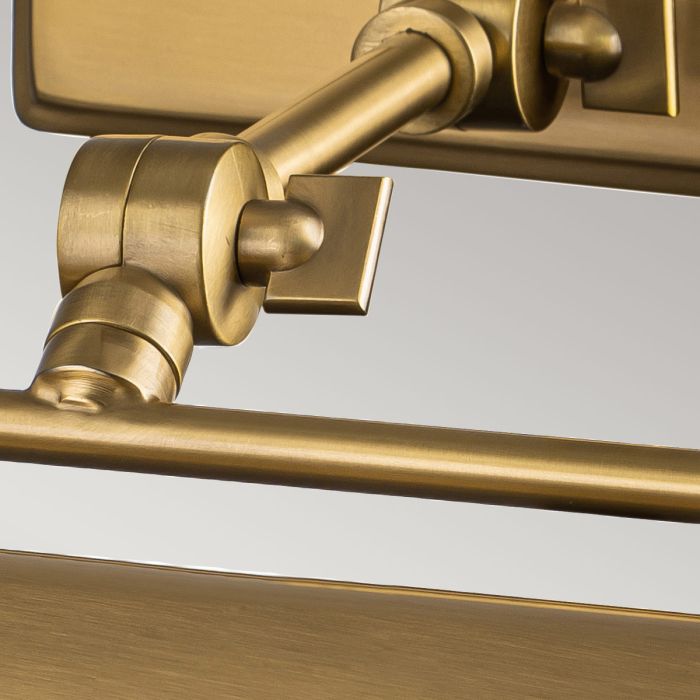 Winchfield 45cm Antik messing Fra Elstead Lighting - Den robuste stålramme med justerbare arme og smukt belagte overflader giver en høj grad af holdbarhed.