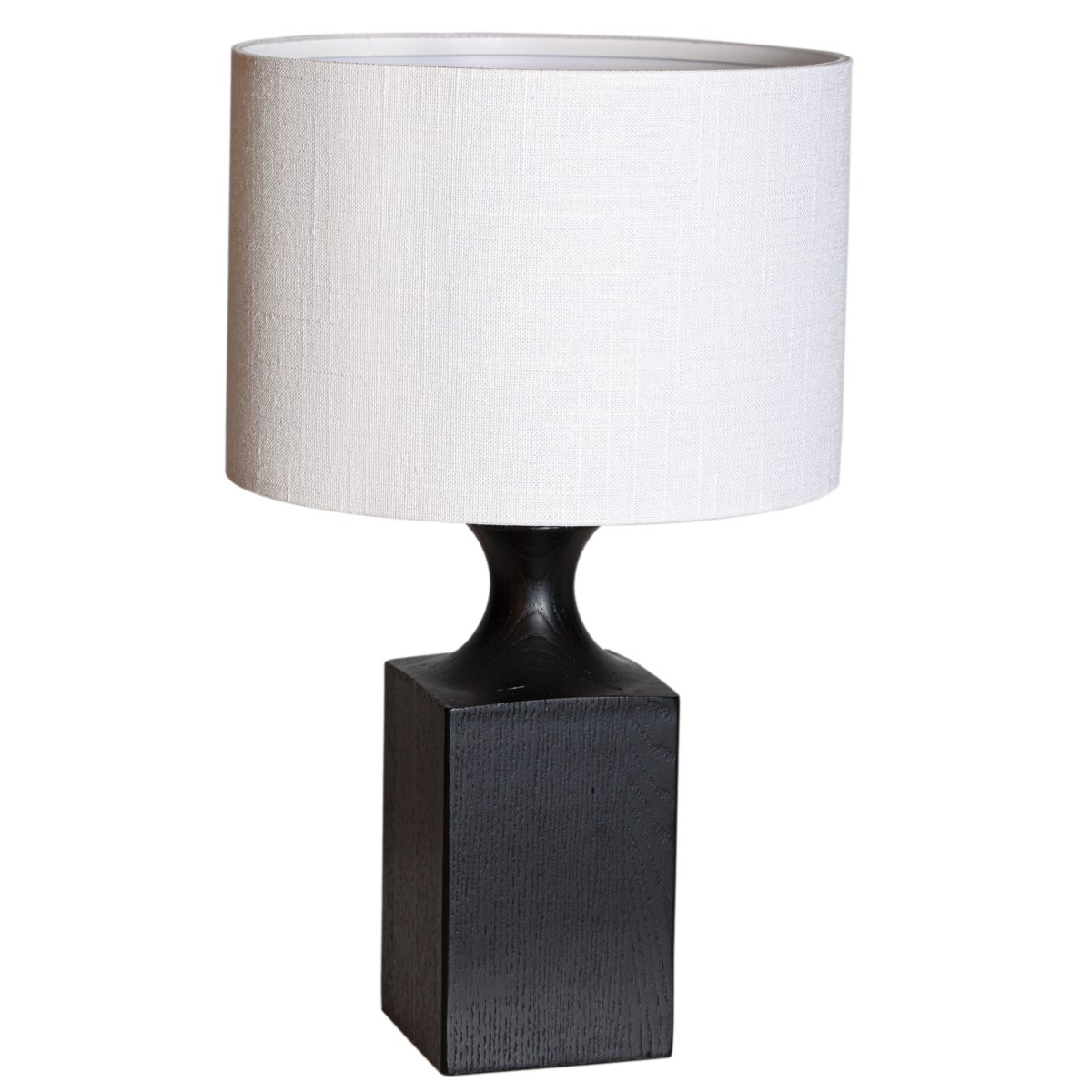 Woody 42cm Sort bordlampe Fra By Rydéns - Den hvide sk&aelig;rm giver en fin spredning af lys i rummet.