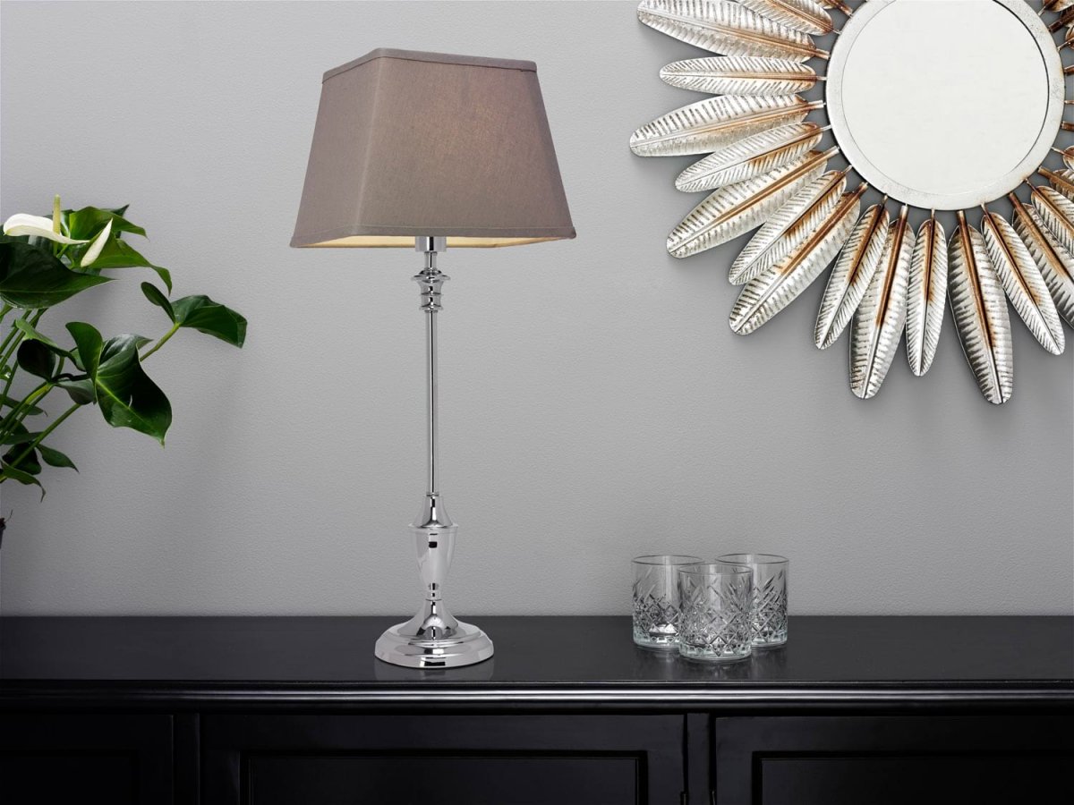 Lampfot 44cm Krom lampefod Fra Cottex - Denne elegante lampefod i metal har en stilfuld forkromet finish, der giver et moderne og tidl&oslash;st udtryk.