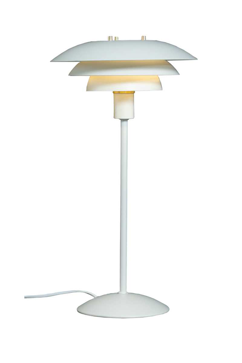 Zoom billede af Epsilon 47cm Hvid bordlampe Fra Aneta Lighting - Epsilon bordlampe i et klassisk design med et moderne udtryk, har en tredelt metalsk&aelig;rm, der fordeler lyset p&aring; en flot m&aring;de og modvirker bl&aelig;nding.