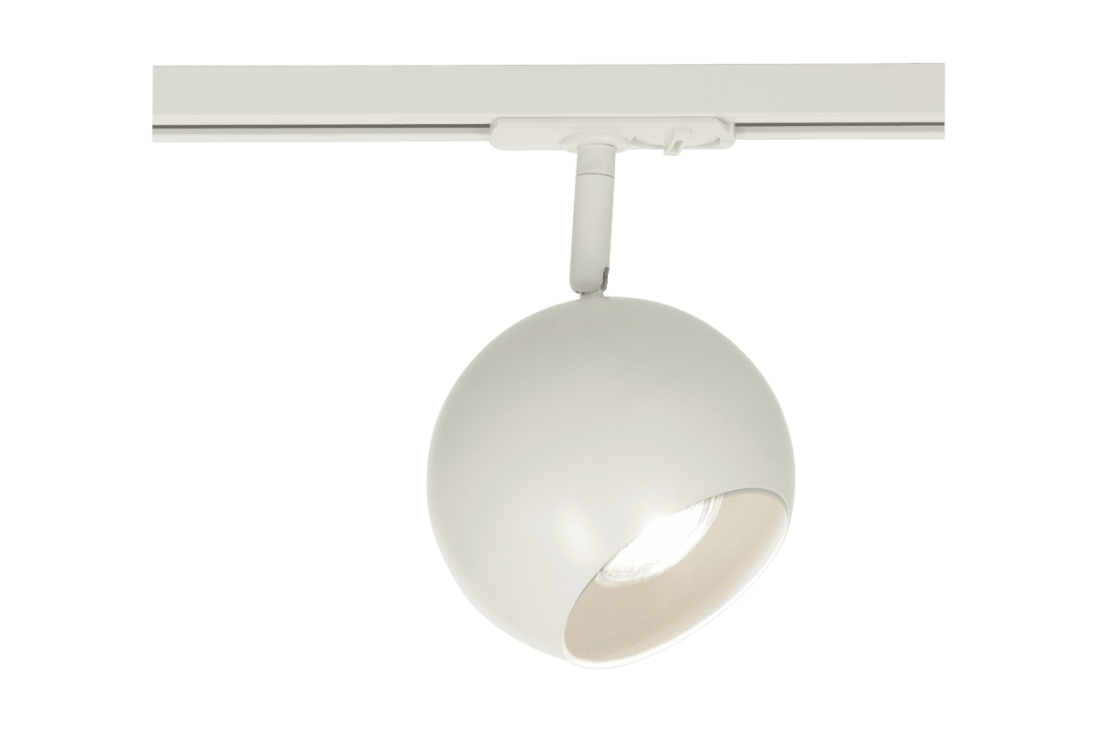 Ball spotlight Mat hvid Fra Aneta Lighting - Det runde design giver et blødt og elegant udtryk, mens den retningsbestemte funktion gør det nemt at rette lyset derhen, hvor det er nødvendigt.
